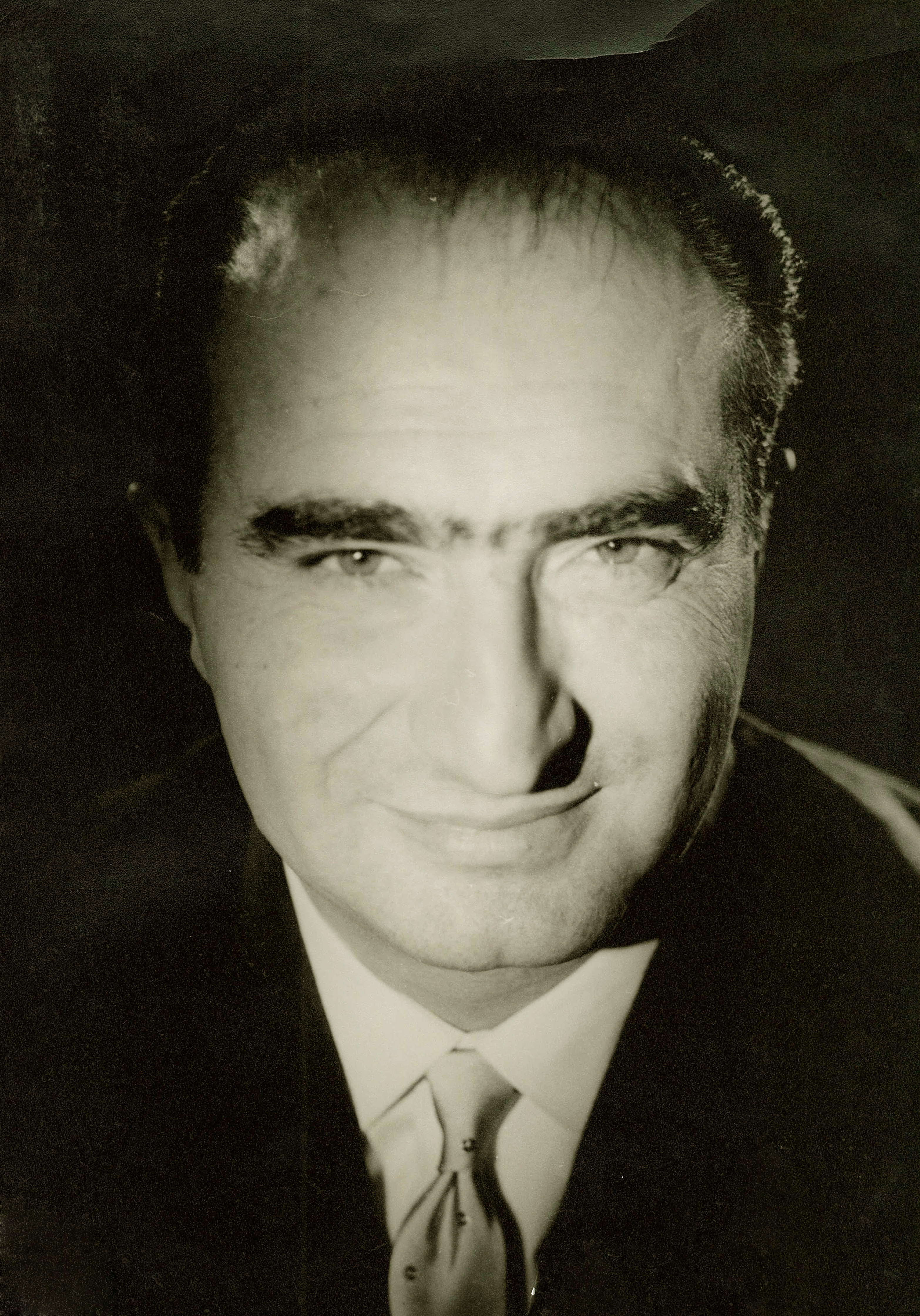 Doç. Dr. Yavuz Okçuoğlu-Yargitay 11. Hukuk Dairesi Onursal Başkanı-Dr.Tomris Çavdar'in Dayısı